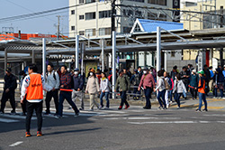 江南駅に到着しました。中央公園に向けて出発です!